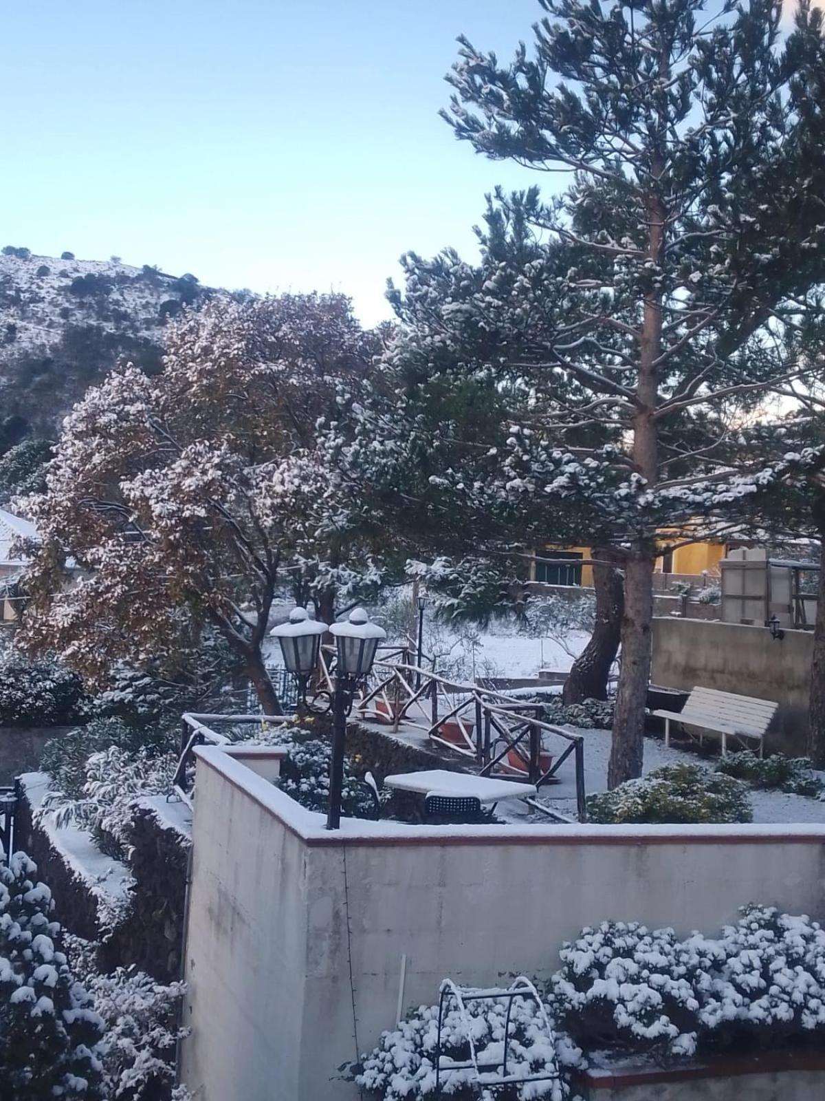 Villa Joele Nicolosi Exteriör bild